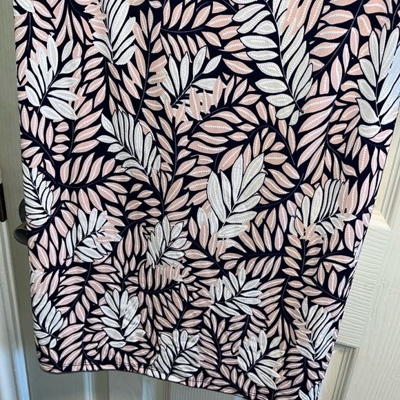 Floral Leaf Patterned Women's Top - Pink and Black - Picture 4 of 5